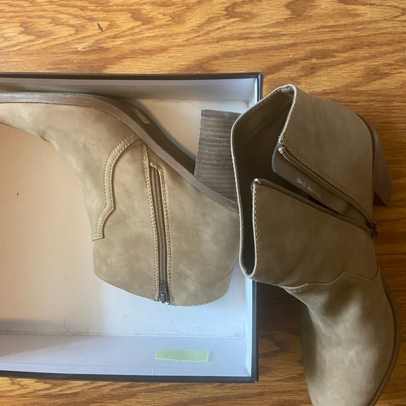 Dolce Vita Nubuck Stella Bootie - Picture 3 of 9